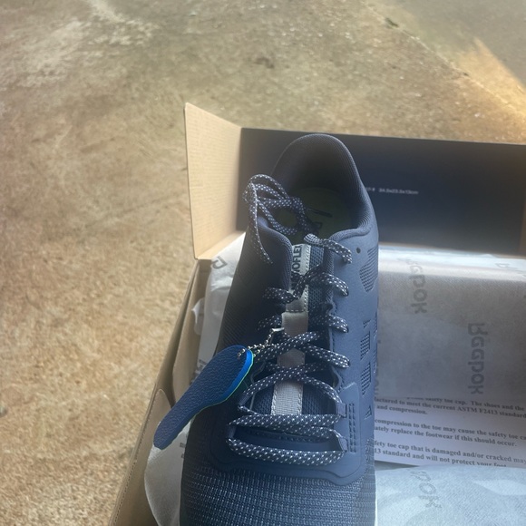 Work shoes like still toes - Picture 2 of 2